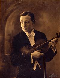 Foto van Levie van Straten met viool in z'n jonge jaren.
